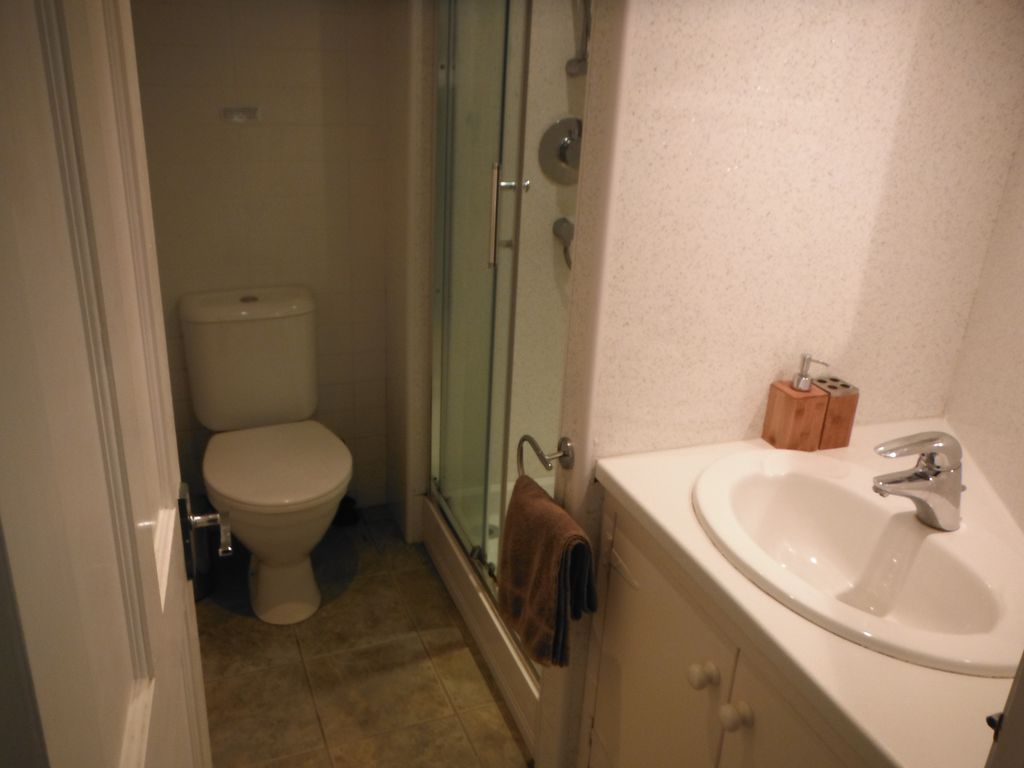 ensuite-room-St-Agnes-Holiday-Cottage